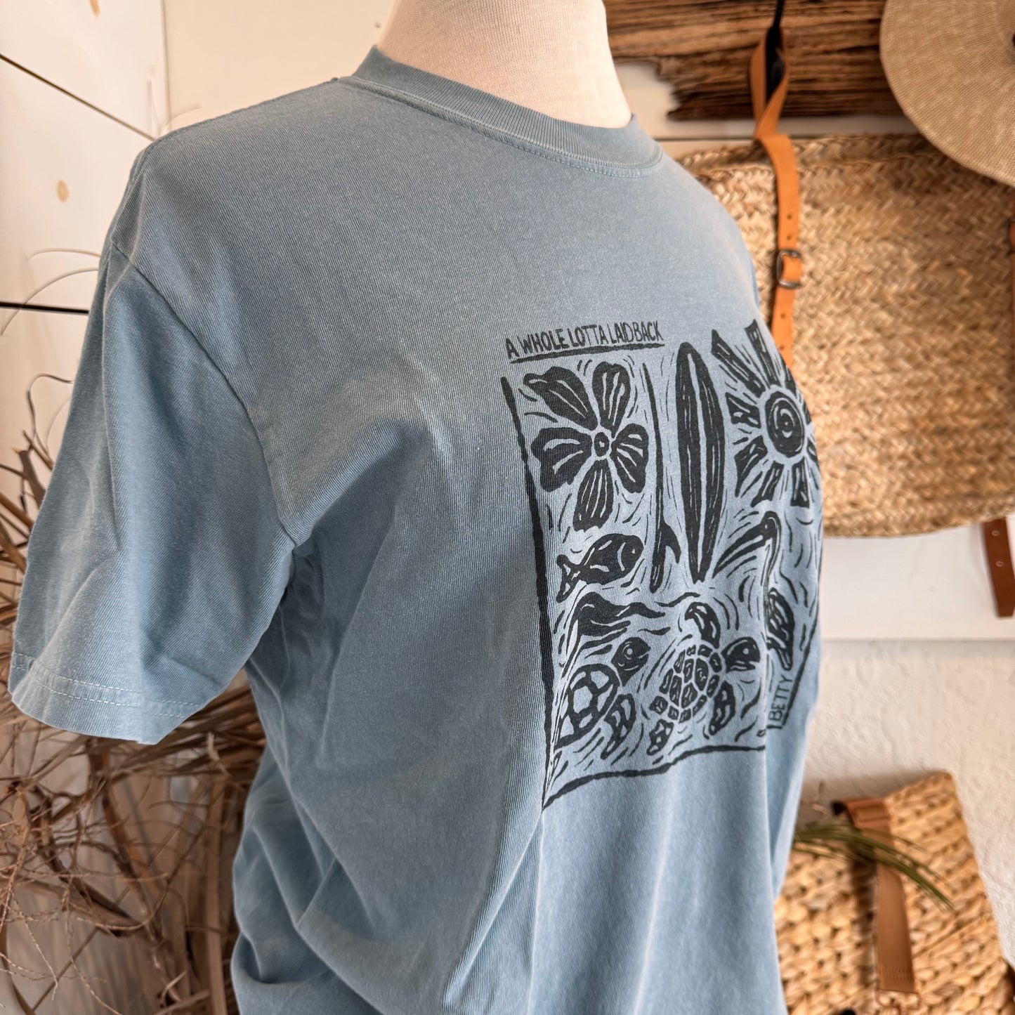 While lotta Laid back Tee Blue unisex