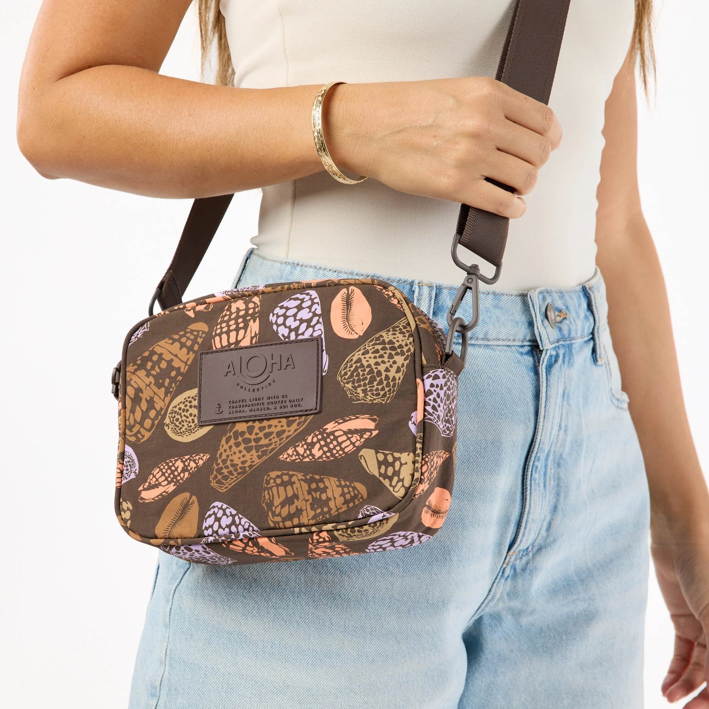 Shoreline Le Tour crossbody aloha coconut