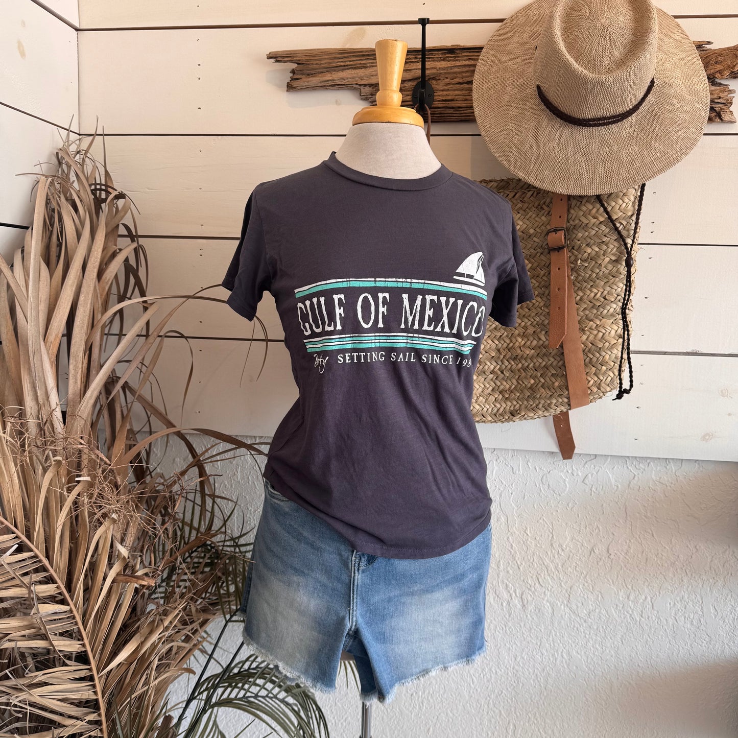 WOMEN’S TEE (BESTSELLER) Setting Sail