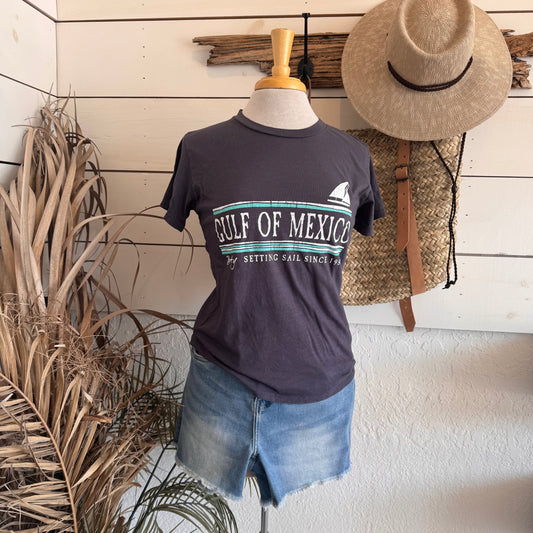 WOMEN’S TEE (BESTSELLER) Setting Sail