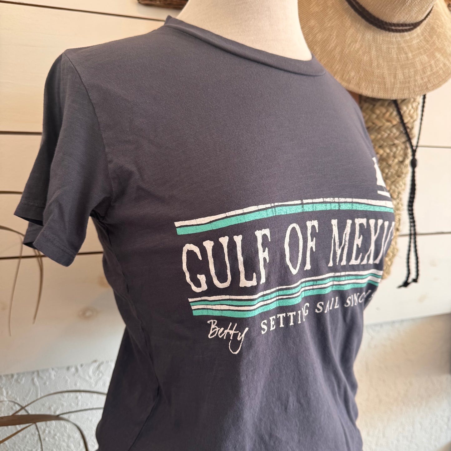 WOMEN’S TEE (BESTSELLER) Setting Sail