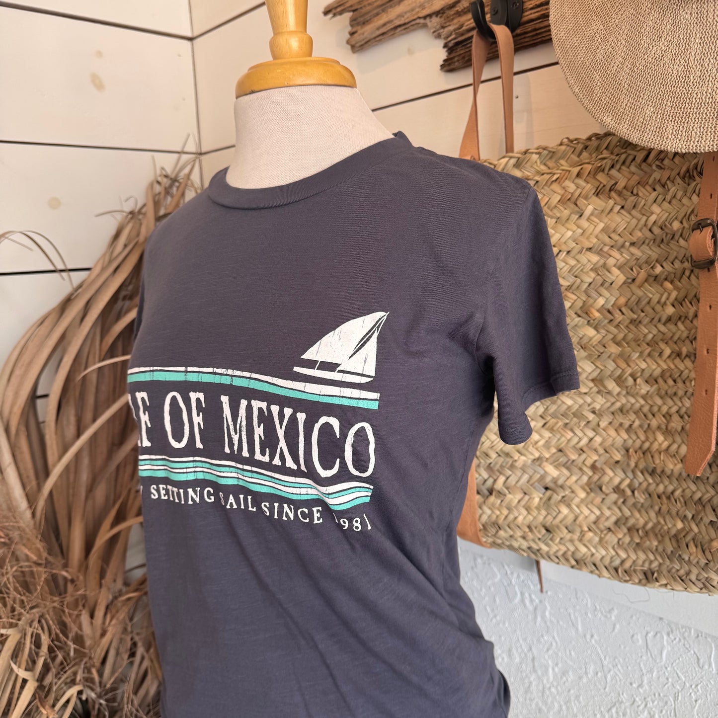 WOMEN’S TEE (BESTSELLER) Setting Sail