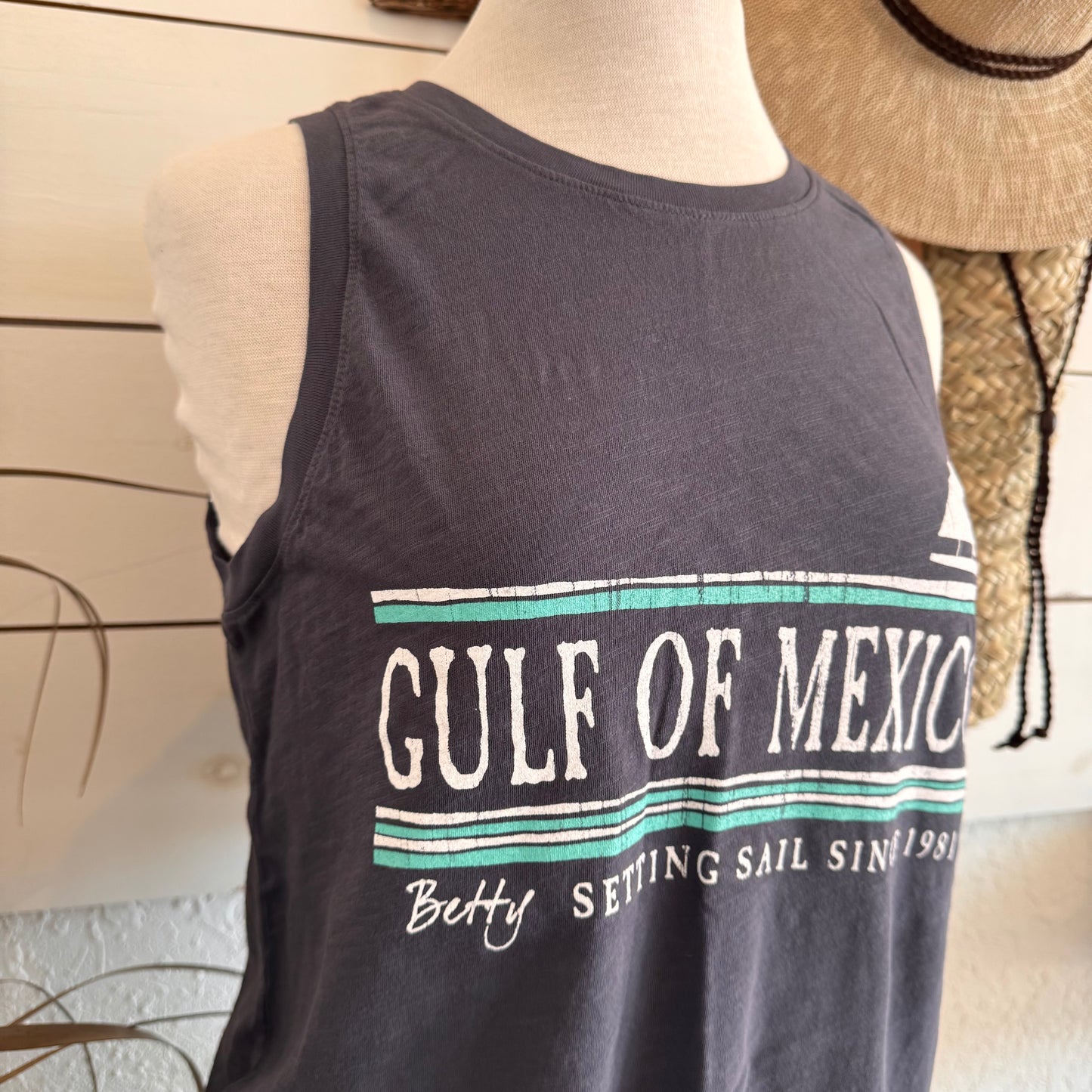 WOMEN’S TANK Setting Sail