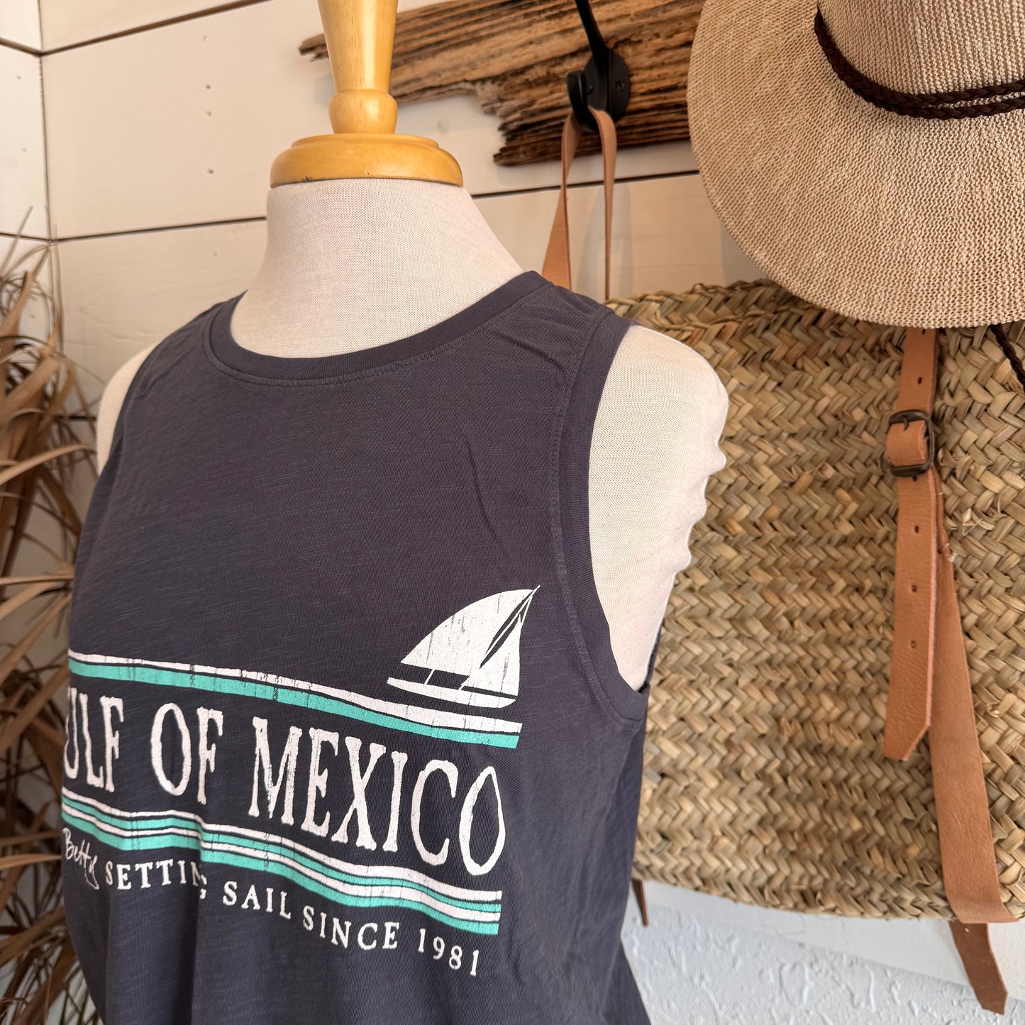 WOMEN’S TANK Setting Sail