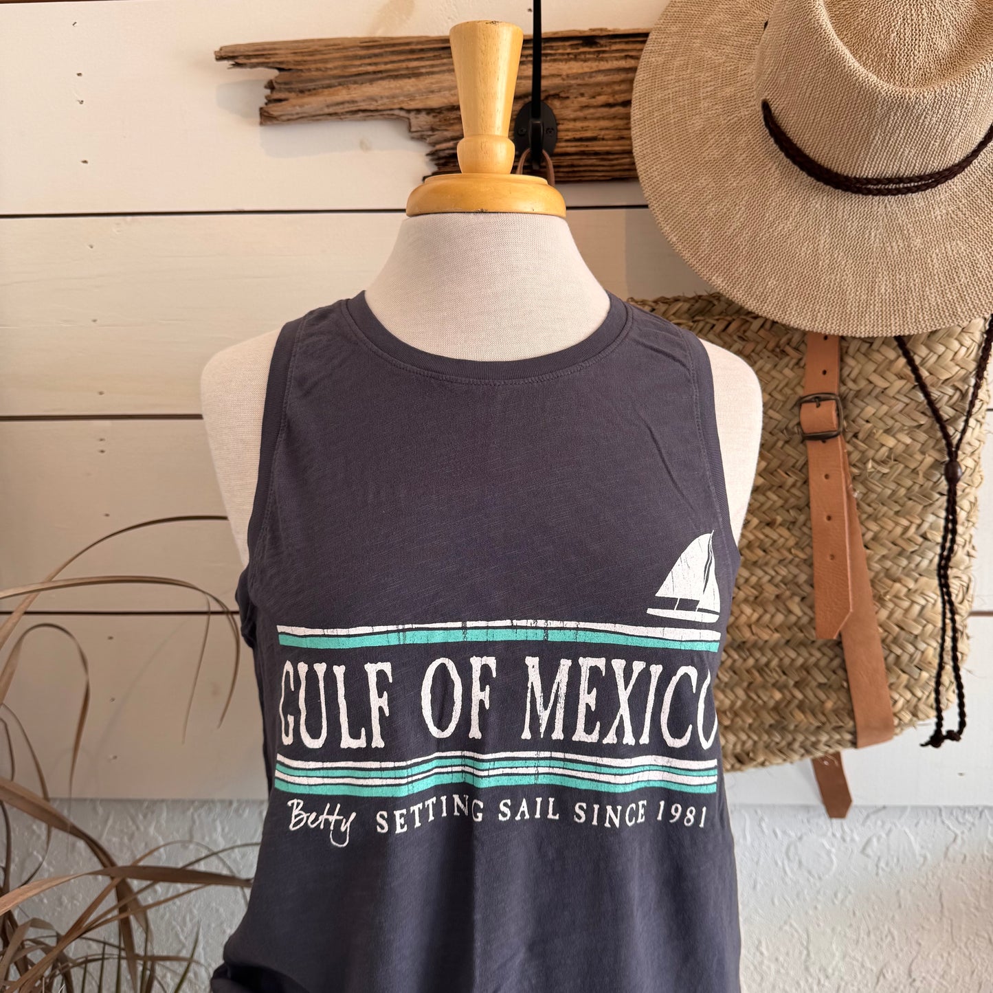 WOMEN’S TANK Setting Sail
